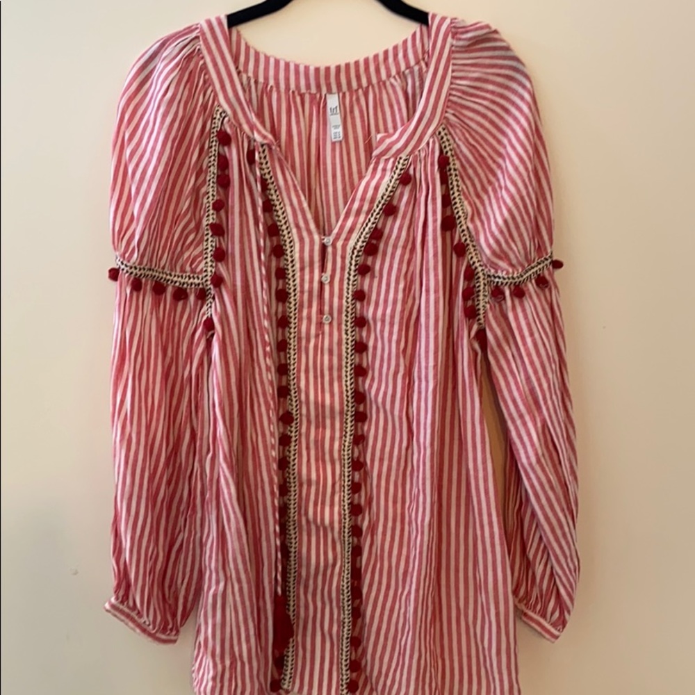 Lightweight polyester top